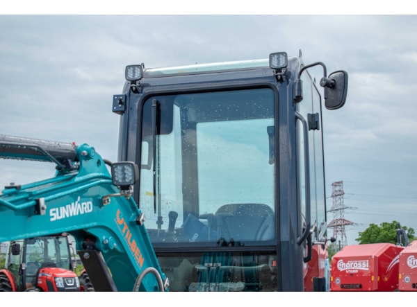 Miniexcavator SUNWARD SWE 17F cabina inchisa de vanzare